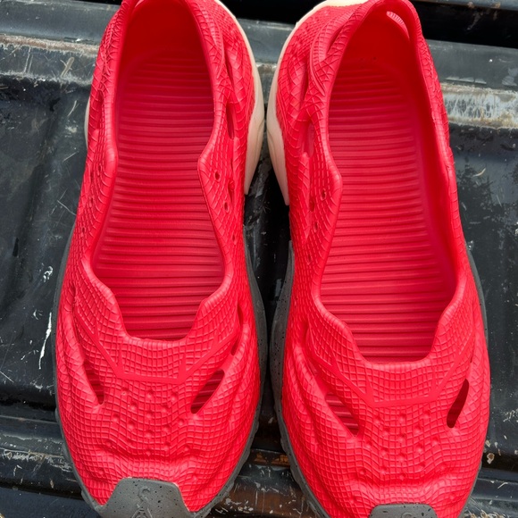 Sia Collective Vulture Foams. - Picture 1 of 5